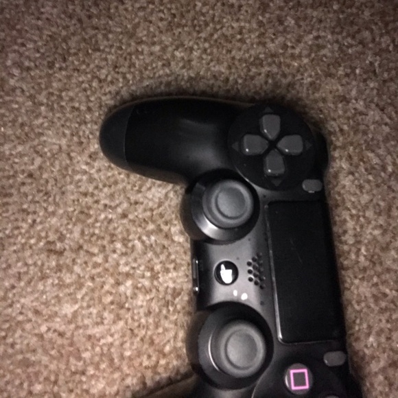 PS4 controllers - Picture 3 of 5